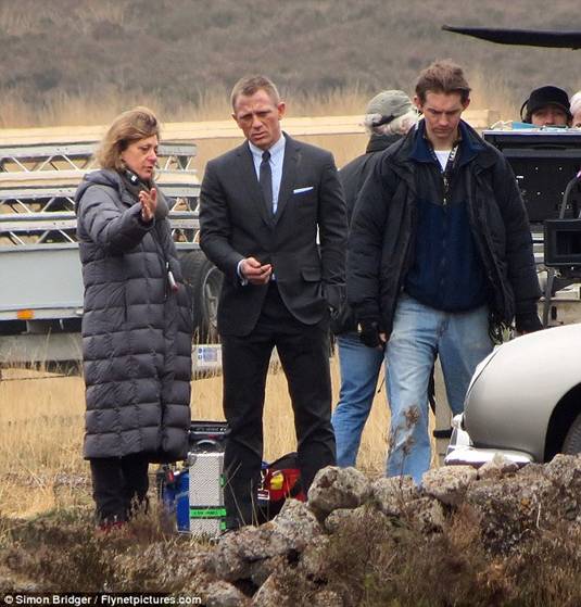 Daniel Craig Shoots New Scenes at Skyfall Lodge