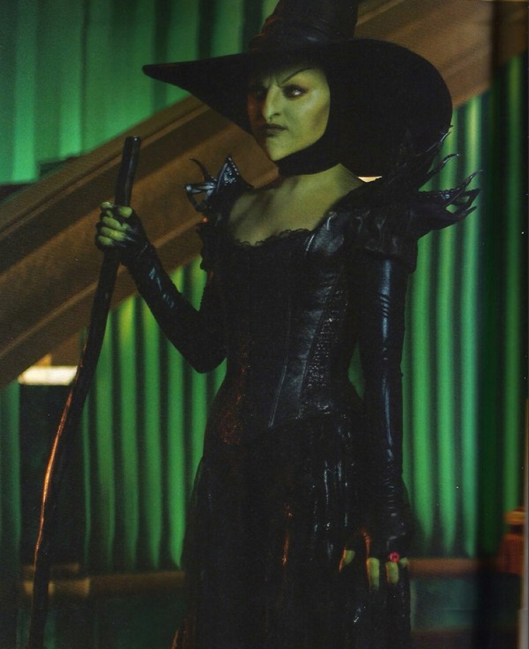 Mila Kunis Is Wicked New Images From Oz The Great And Powerful