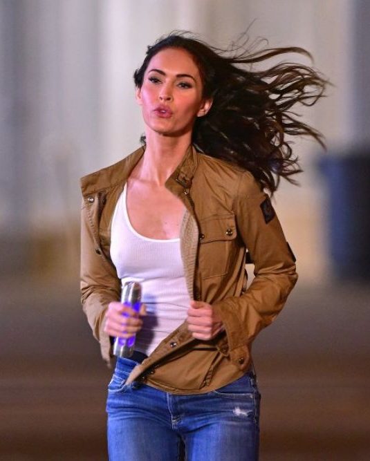 TEENAGE MUTANT NINJA TURTLES 2 Set Photos in New York City - Megan Fox ...